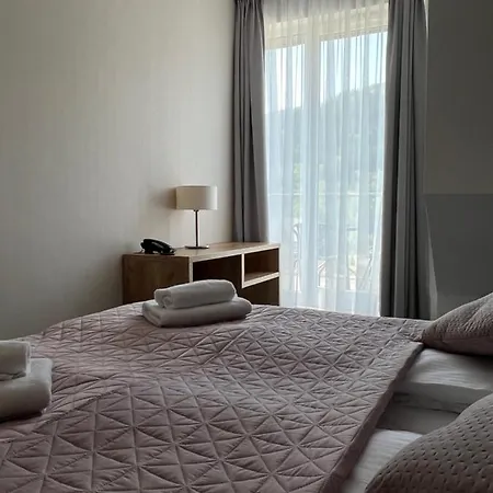 Czarna Gora 410 * Sienna (Klodzko)